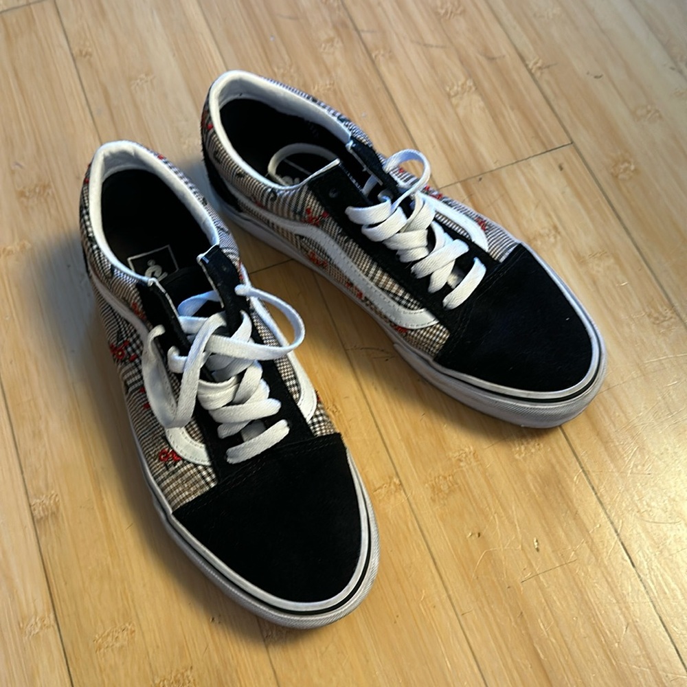 Vans - sz. 9 - Gently Worn! Open to Offers!